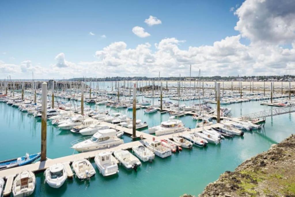 50M De La Plage: Studio Au Coeur Du Centre ! Leilighet Saint-Cast-le-Guildo Eksteriør bilde
